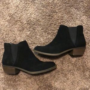 Kensie black suede like boot.